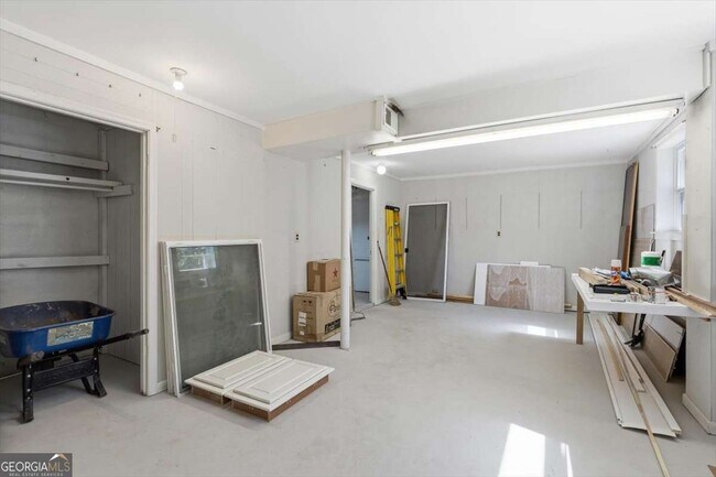 Building Photo - 2815 Carolyn Dr