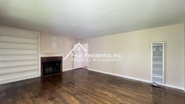 Building Photo - Charming Arden Area 2bd/1ba Duplex!