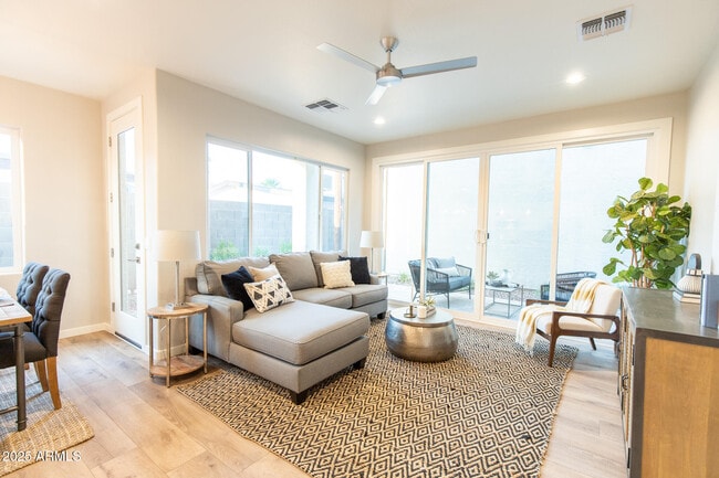 Building Photo - 3717 E Flower St