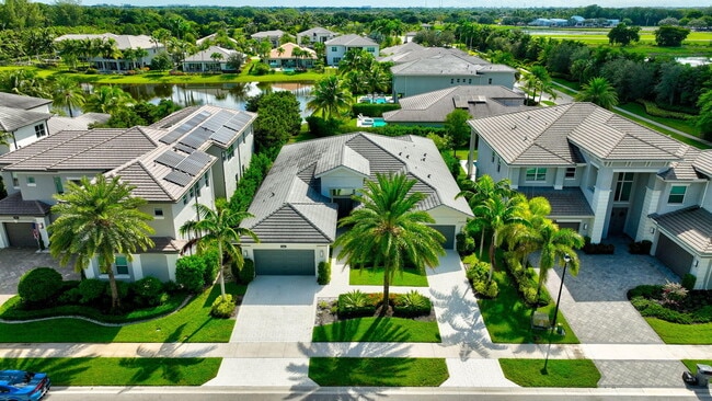 Building Photo - 19886 Meadowside Ln