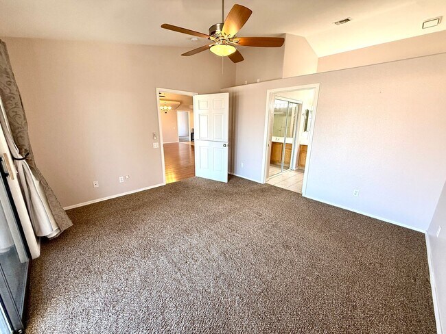 Building Photo - Custom 3 Bedroom, 2.5 Bath Home w/Bonus Ro...