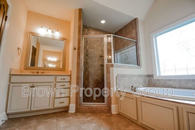 Building Photo - 4025 Fallberry Dr