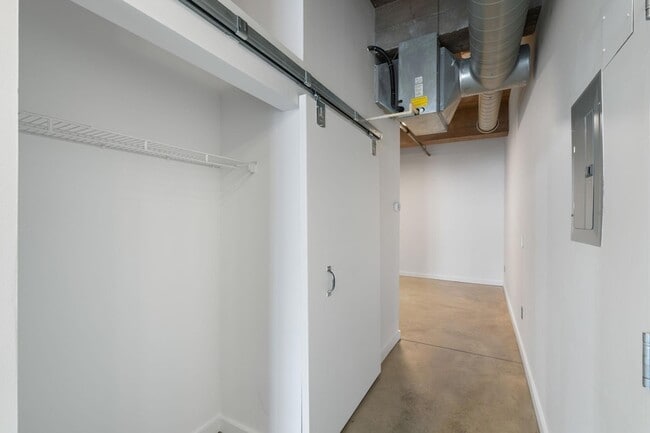 Building Photo - 901 N 3rd St