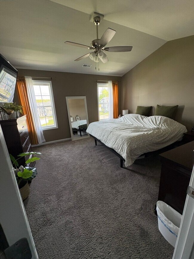 Building Photo - Beautiful townhome for rent in Hudson Ridge