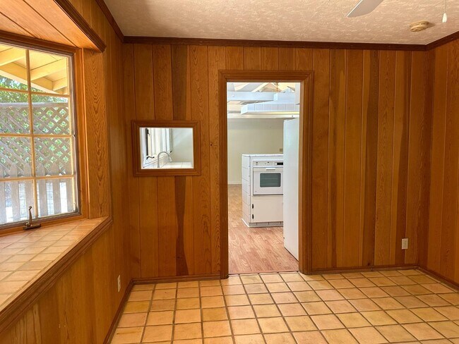 Building Photo - 25228 La Loma Dr