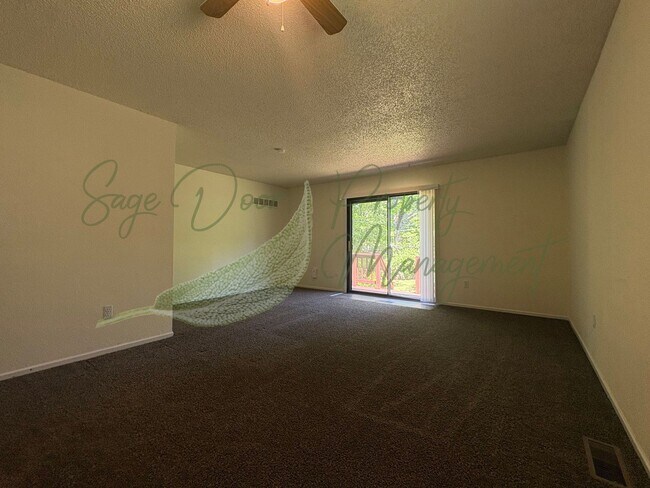 Building Photo - SPACIOUS TOWNHOME WITH GARAGE!!!