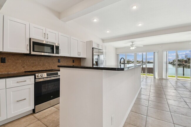 Building Photo - 345 Capri Blvd