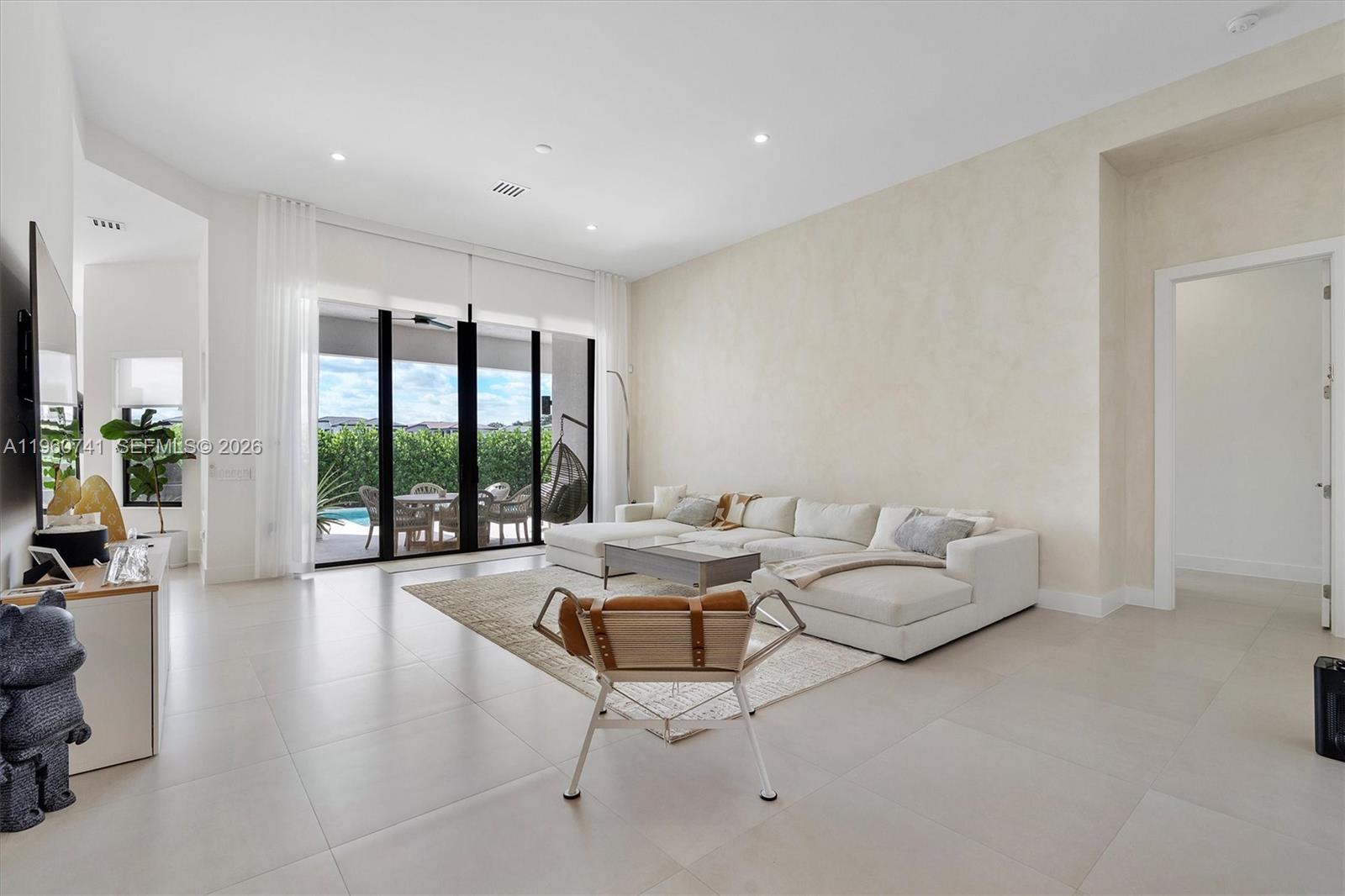 Building Photo - 3502 Ashwood Cir N