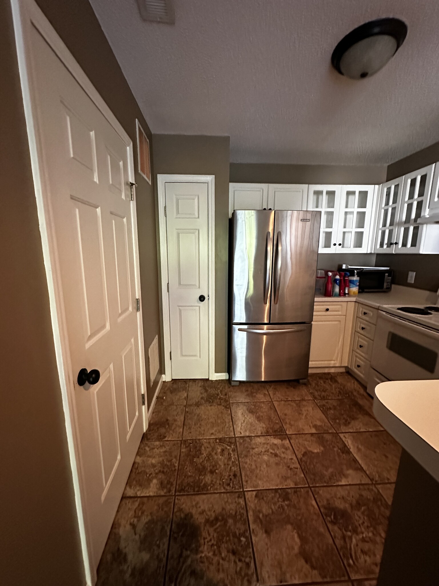 Kitchen - 2595 Thackery Rd