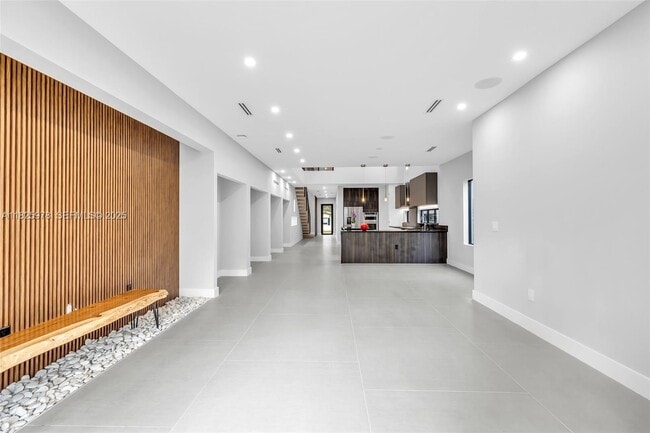 Building Photo - 808-810 SW 9th St