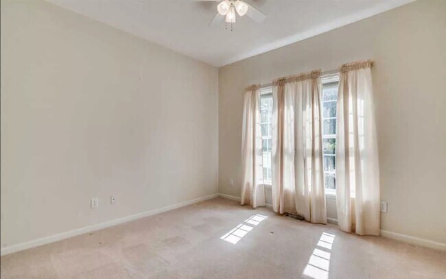 Building Photo - 5908 Solitude Way