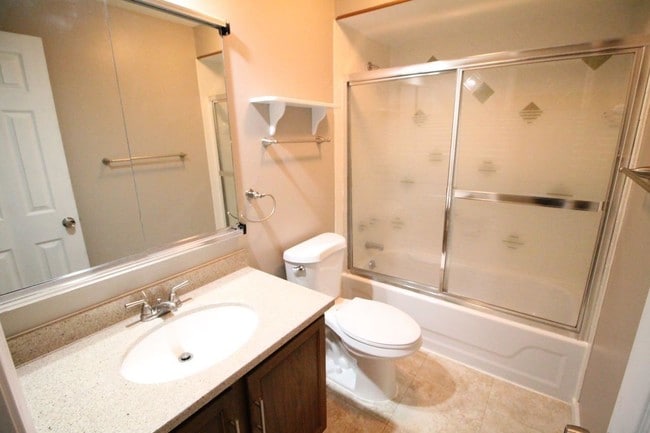 Building Photo - 3 bedroom in Bettendorf IA 52722
