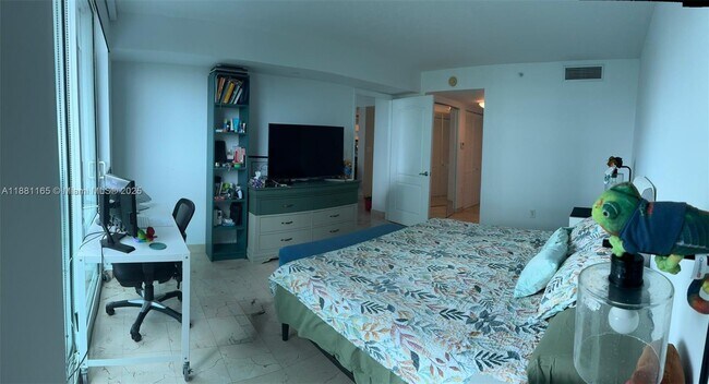 Building Photo - 2101 Brickell Ave