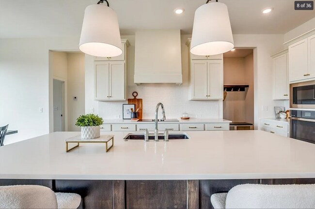 Building Photo - 113 Cedar St