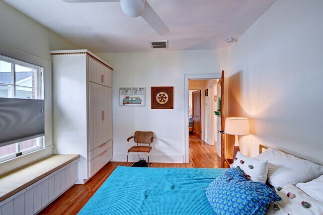 Building Photo - 3715 Avenue S 1/2