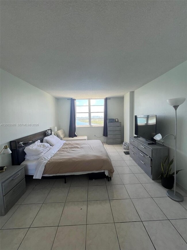 Building Photo - 300 Bayview Dr