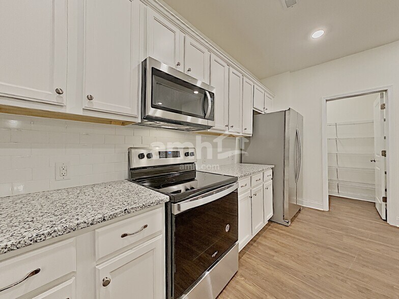 Building Photo - 119 Everett Park Dr