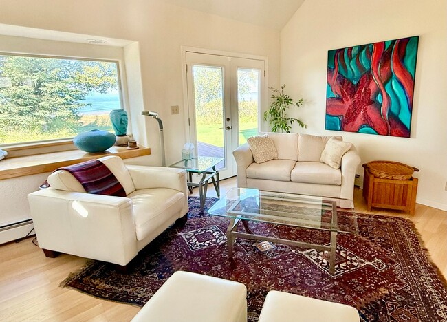 Building Photo - SEASONAL OCEANFRONT HOME