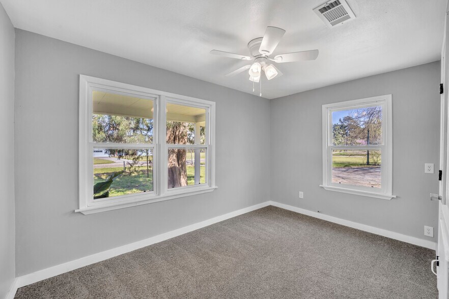 Building Photo - 4255 State Highway 323 W