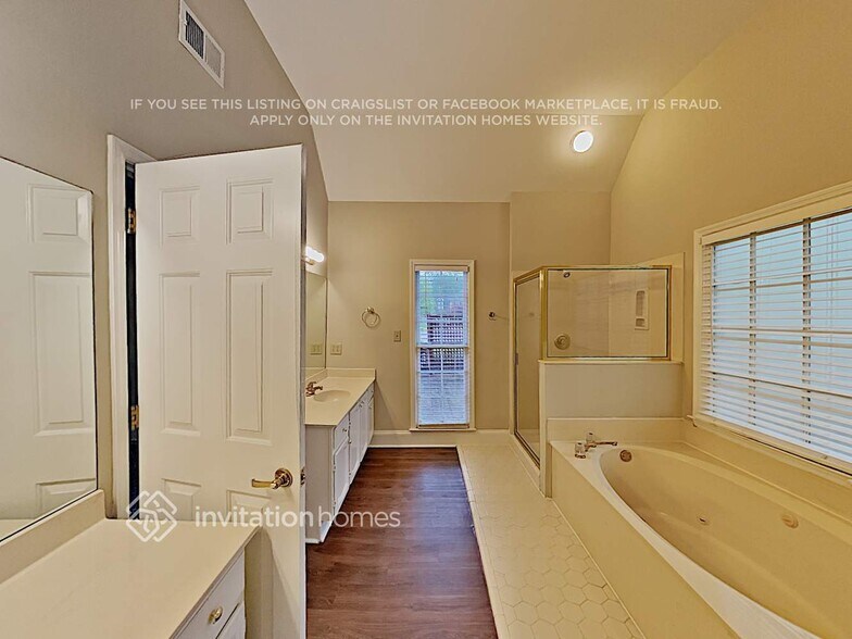 Building Photo - 5876 Brookstone Knoll