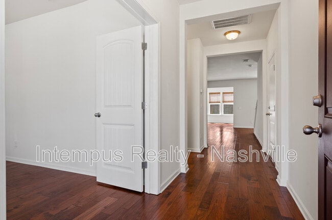 Building Photo - 2637 Miranda Dr