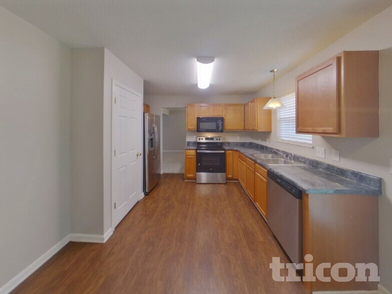 Building Photo - 732 Elderberry Ln