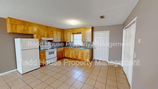 Building Photo - 620 N Rawls St