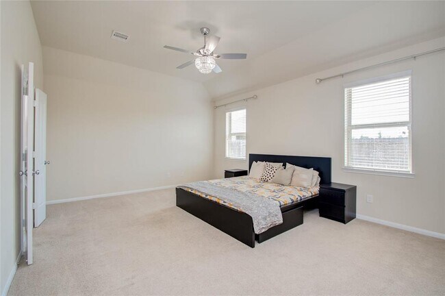 Building Photo - 24019 Via Viale Dr