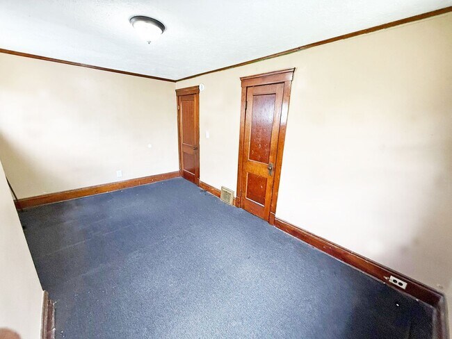 Building Photo - 3 BED 1 BATH BEAUTIFUL SINGLE FAMILY HOME ...