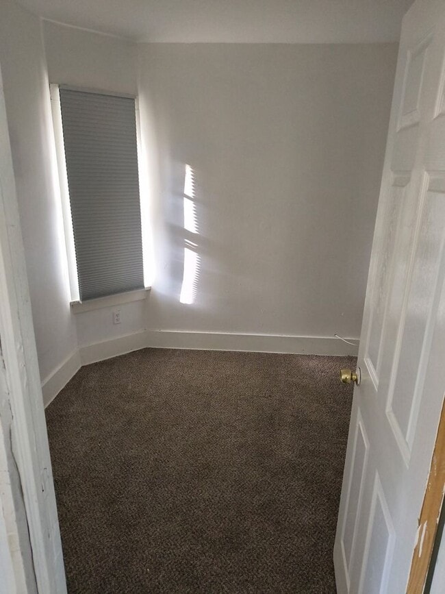 Building Photo - Avenue B