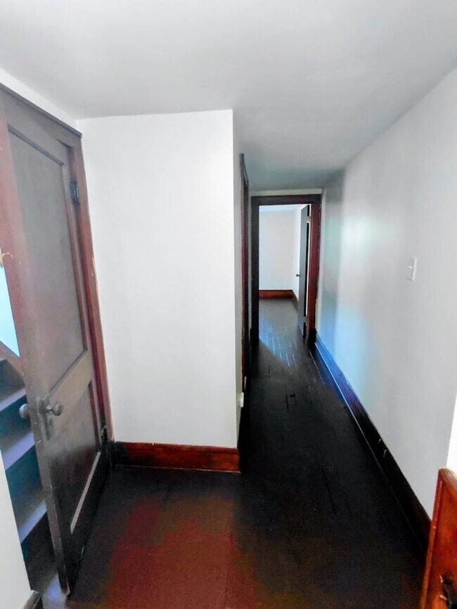 Building Photo - 98 E Mapledale Ave