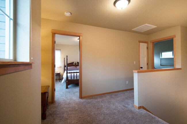 Building Photo - 1021 Redtail Loop