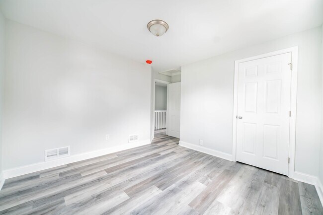 Building Photo - 8555 Harris Ave
