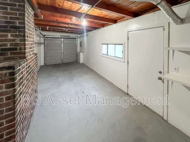 Building Photo - 1526 Visalia Ave