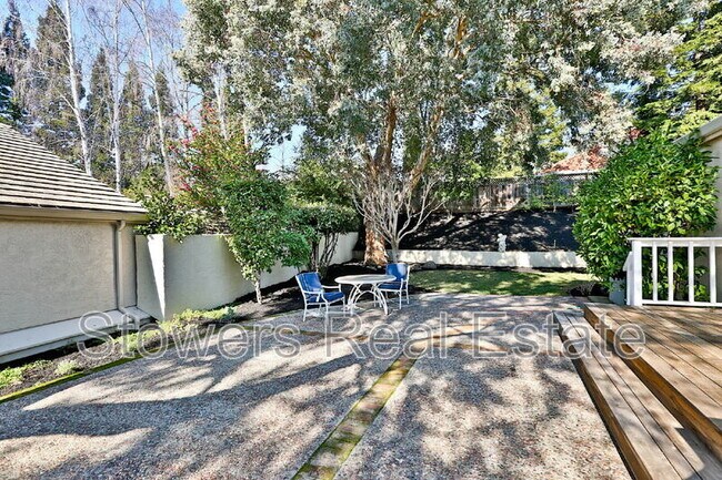 Building Photo - 50 Deer Meadow Ln
