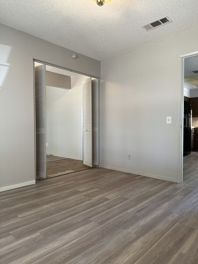 Building Photo - 3 bedroom/2 bathroom home AVAILABLE NOW!!!!