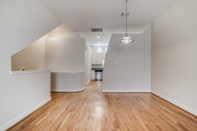 Building Photo - 2710 Hullsmith Dr