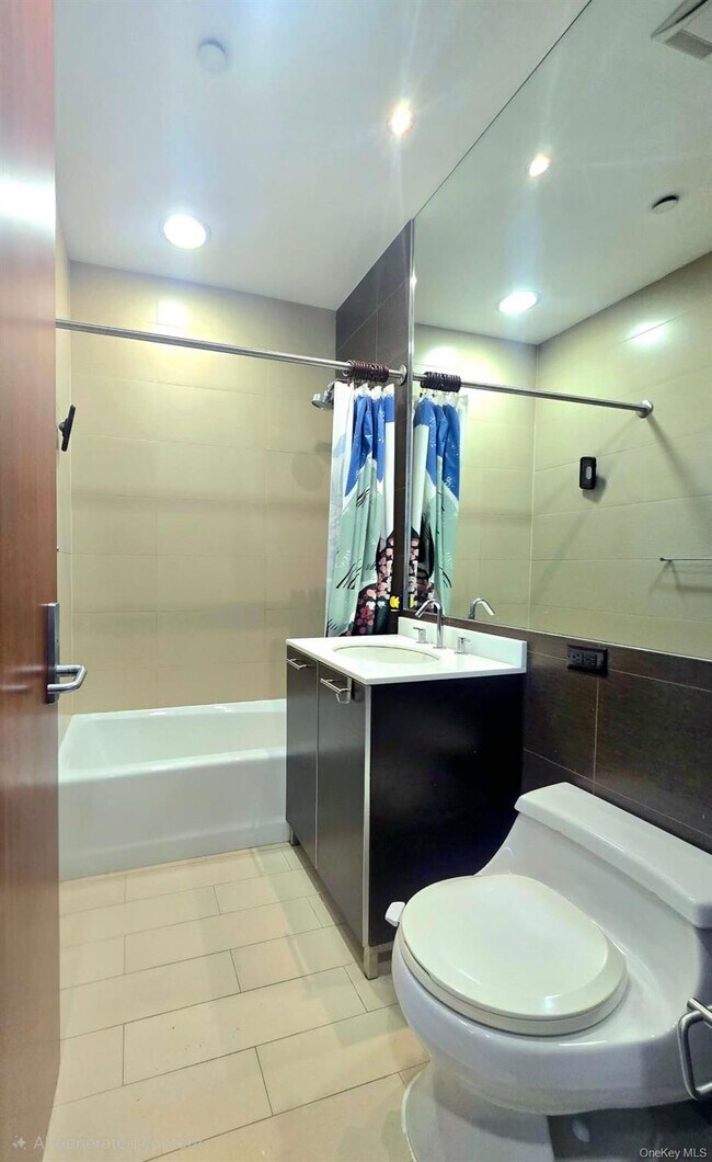 Building Photo - 42-05 Parsons Blvd