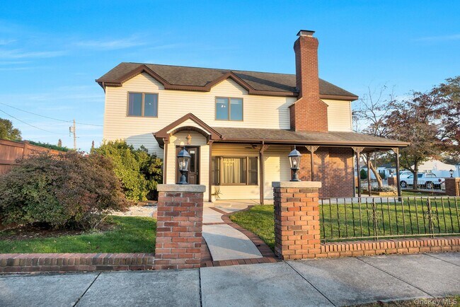 Building Photo - 8 Pearl St