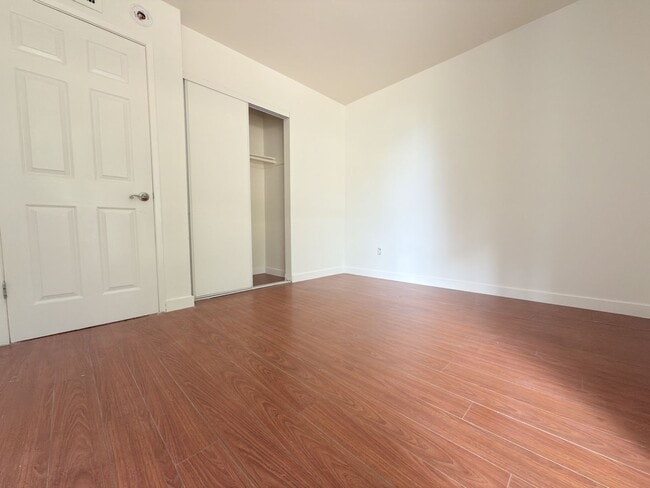 Building Photo - Spacious 3Bd/ 2Br in Canoga Park!