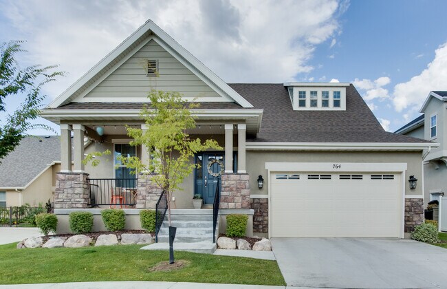 Primary Photo - Mapleton Home