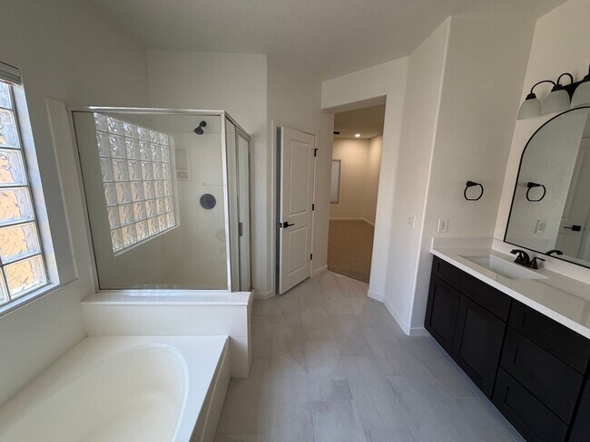 Building Photo - Beautifully Remodeled North Peoria Home 3 Bedroom 2 Bath Plus Office