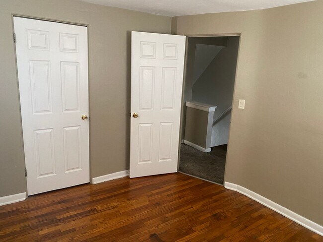 Building Photo - 4046-4048 Halsey Place