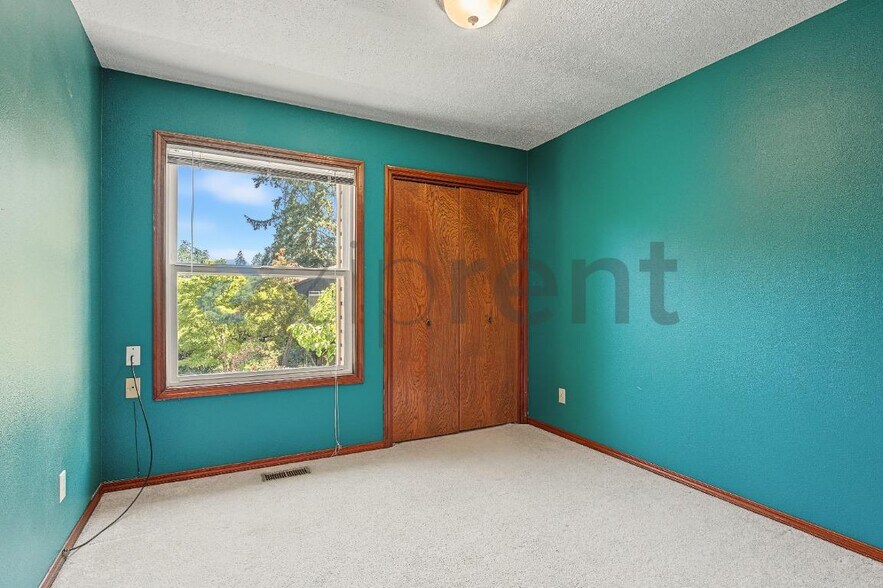 Building Photo - Unit