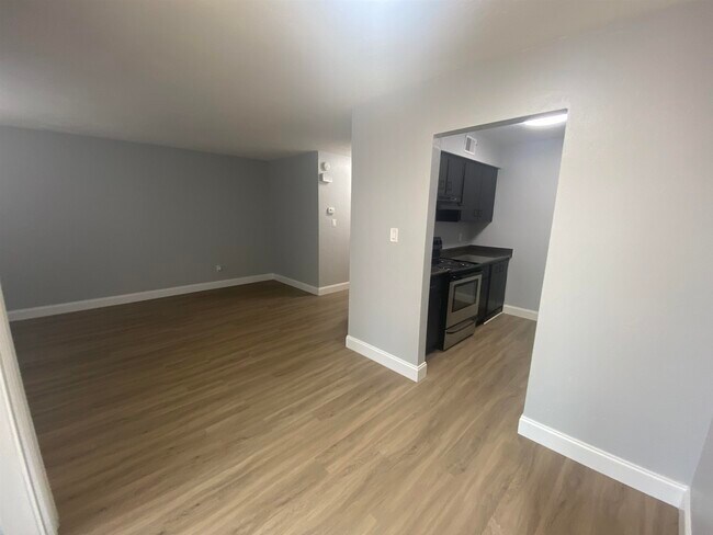 Building Photo - 1530 Live Oak Dr