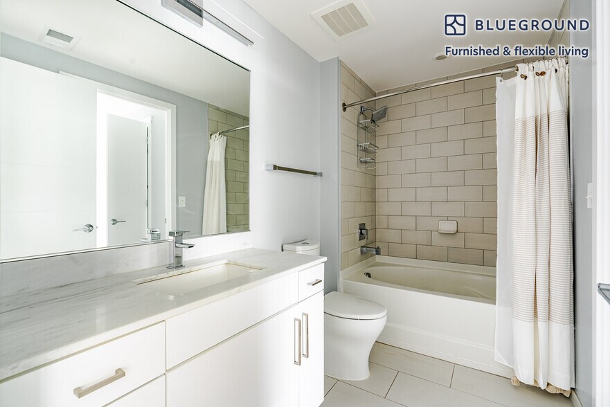 Building Photo - 4850 Rugby Ave