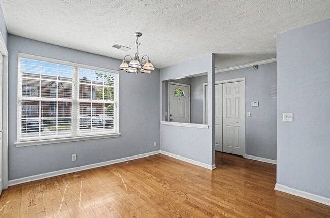 Building Photo - Donelson Townhome!