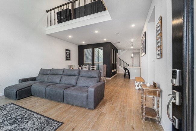 Building Photo - 16630 Lake Austin St