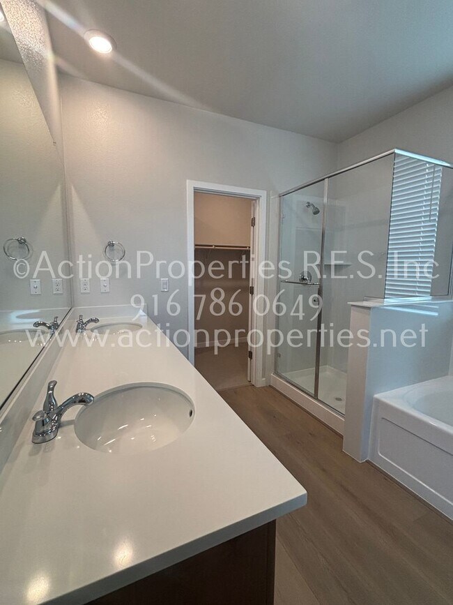 Building Photo - Action Properties Offering Roseville Solar: Inspiration Village Community Gated: 3 Bedroom 3 Bath...