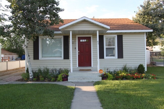 Primary Photo - Beautiful 3 Bedroom Home in Orem!